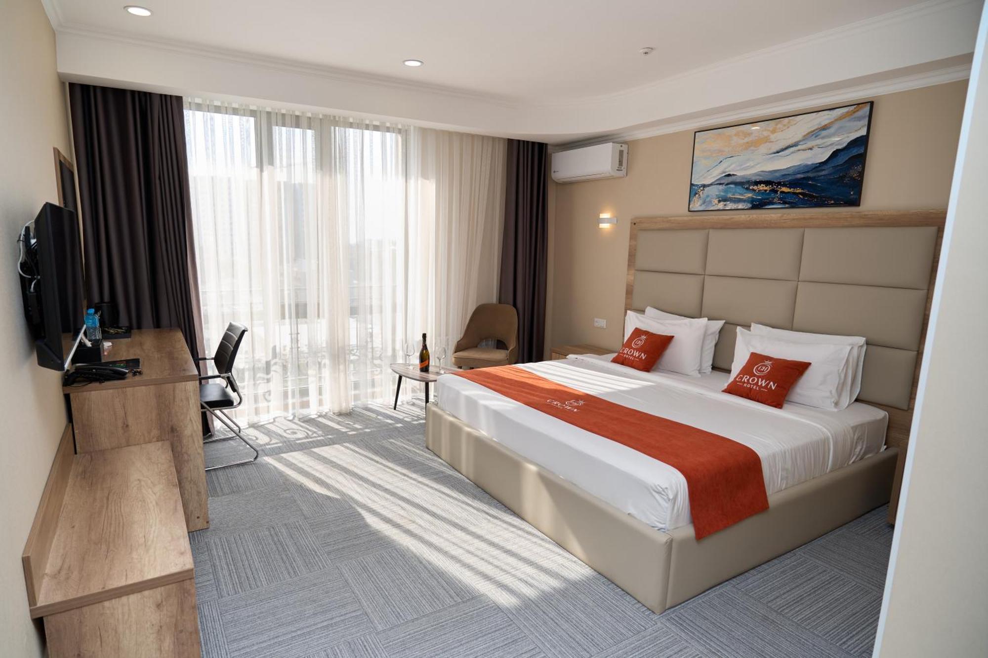Crown Hotel Bisjkek Eksteriør billede