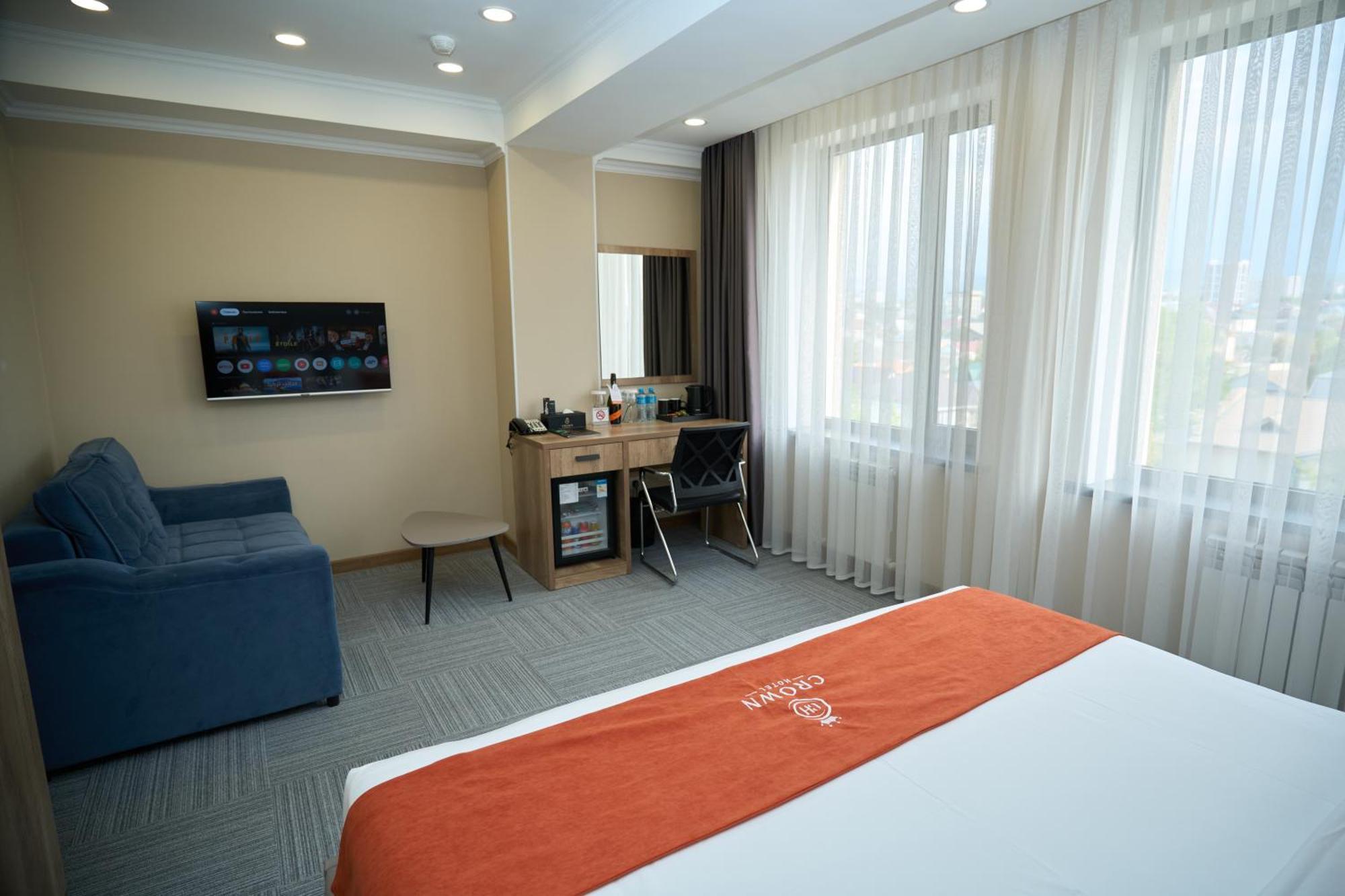 Crown Hotel Bisjkek Eksteriør billede