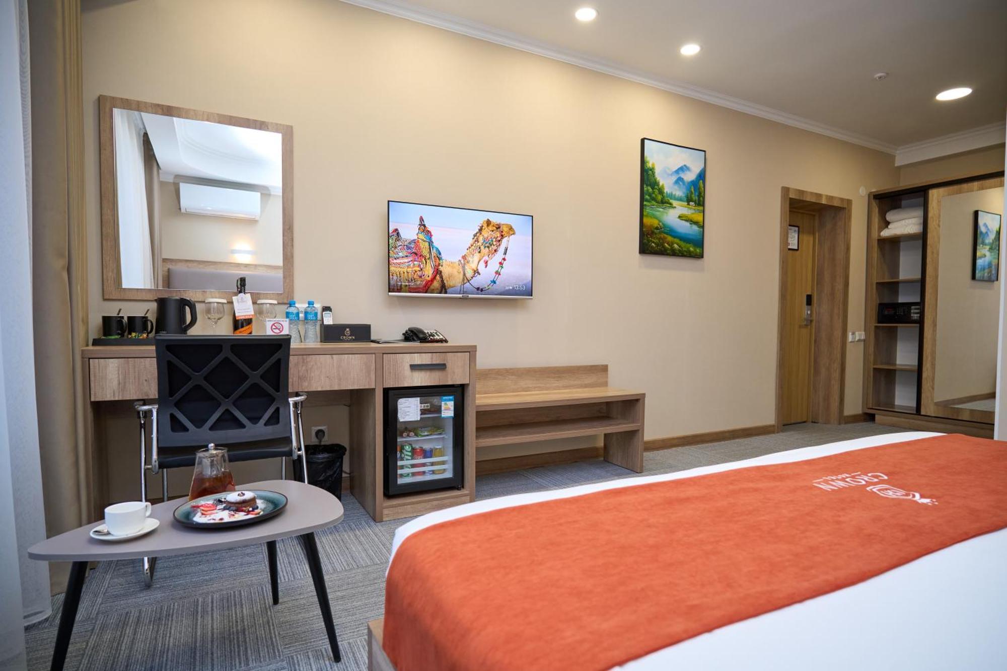 Crown Hotel Bisjkek Eksteriør billede