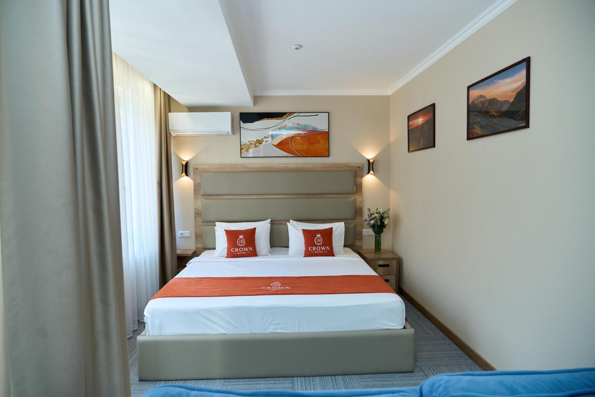 Crown Hotel Bisjkek Eksteriør billede