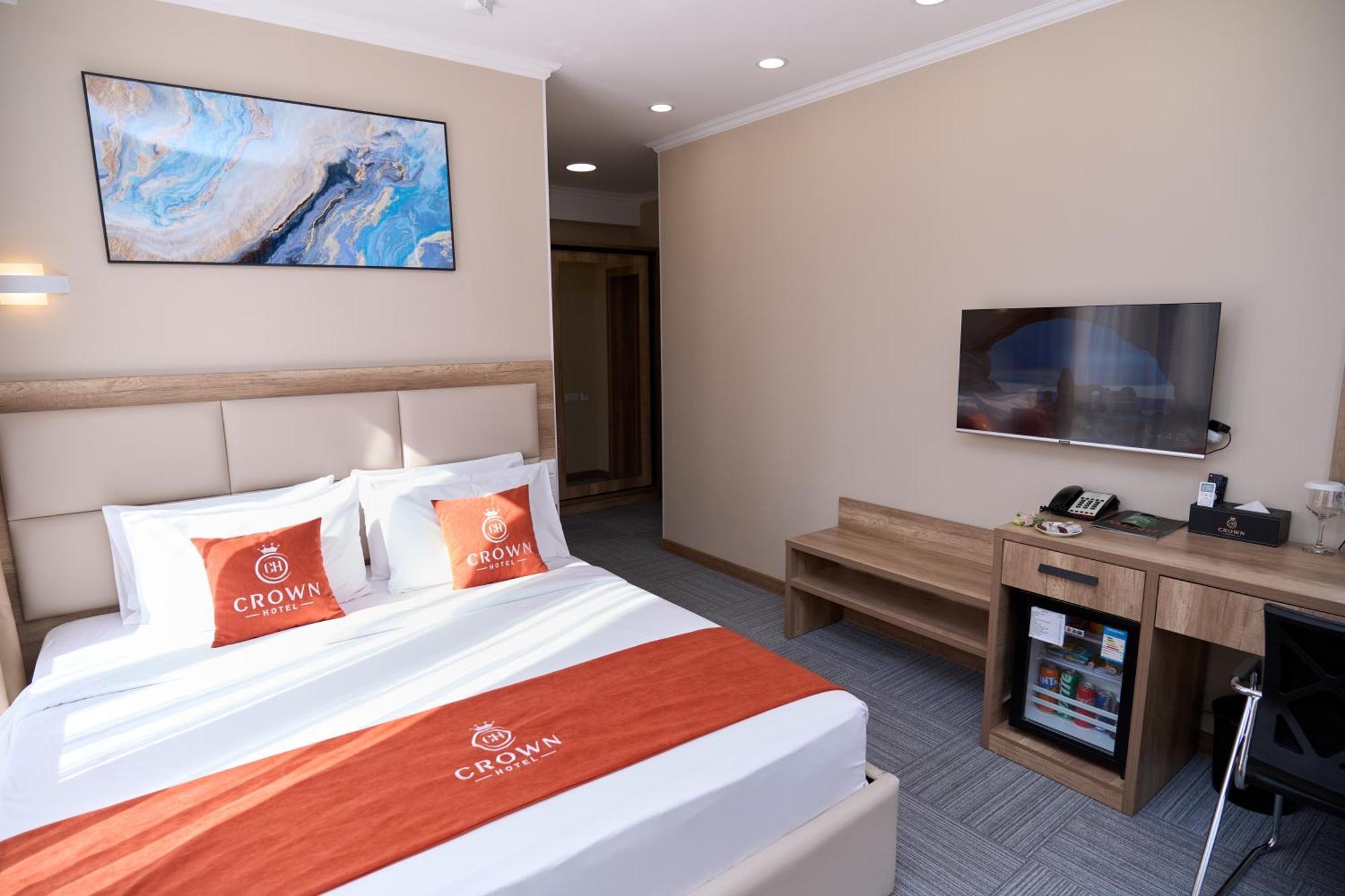 Crown Hotel Bisjkek Eksteriør billede